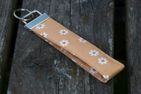 Schlüsselband Blümchen beige