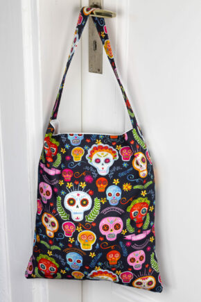 Stofftasche Totenköpfe