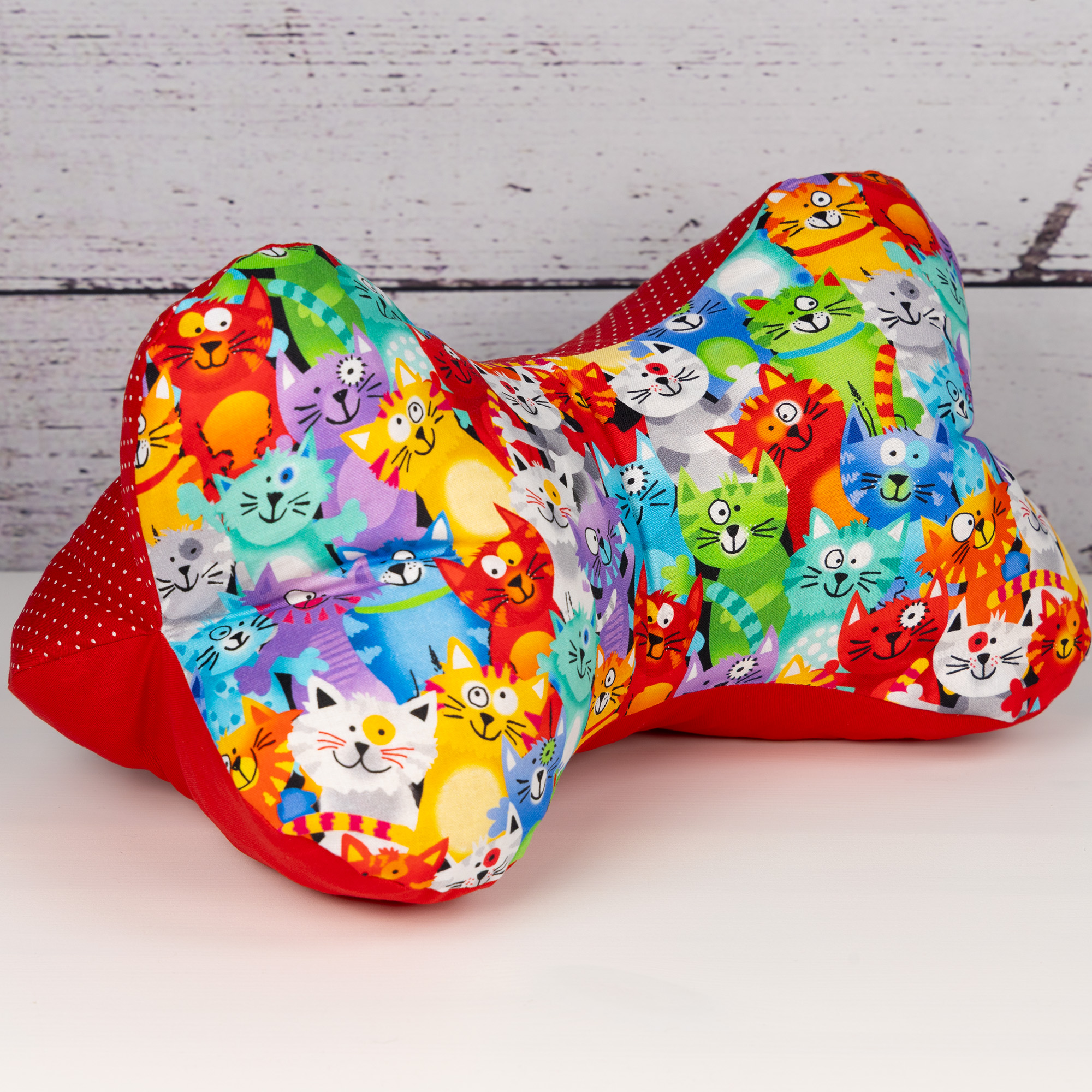 Leseknochen - "Red Edition" L (34 x 20 cm) - Bunte Katzen 2 - SALE