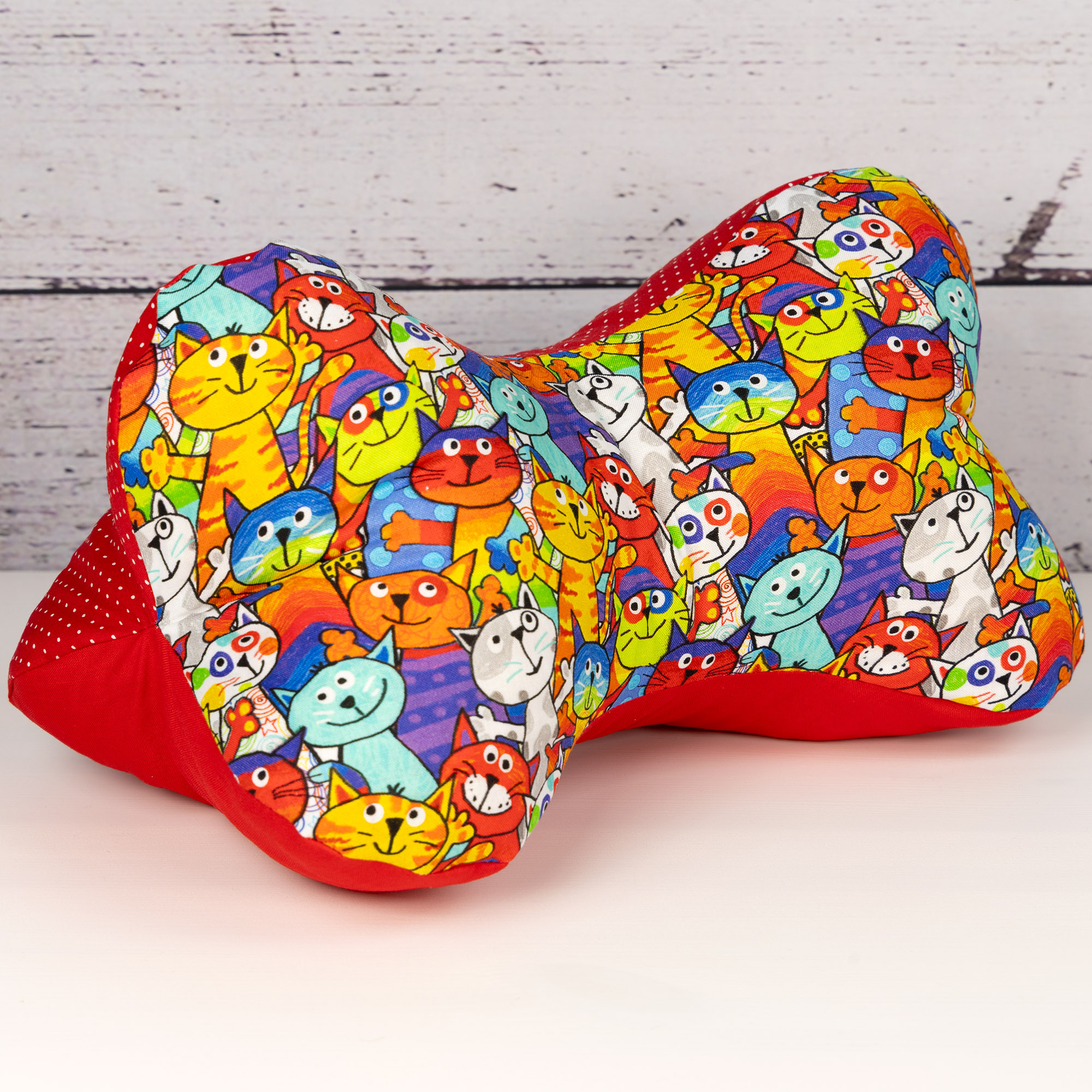 Leseknochen - "Red Edition" L (34 x 20 cm) - Bunte Katzen - SALE