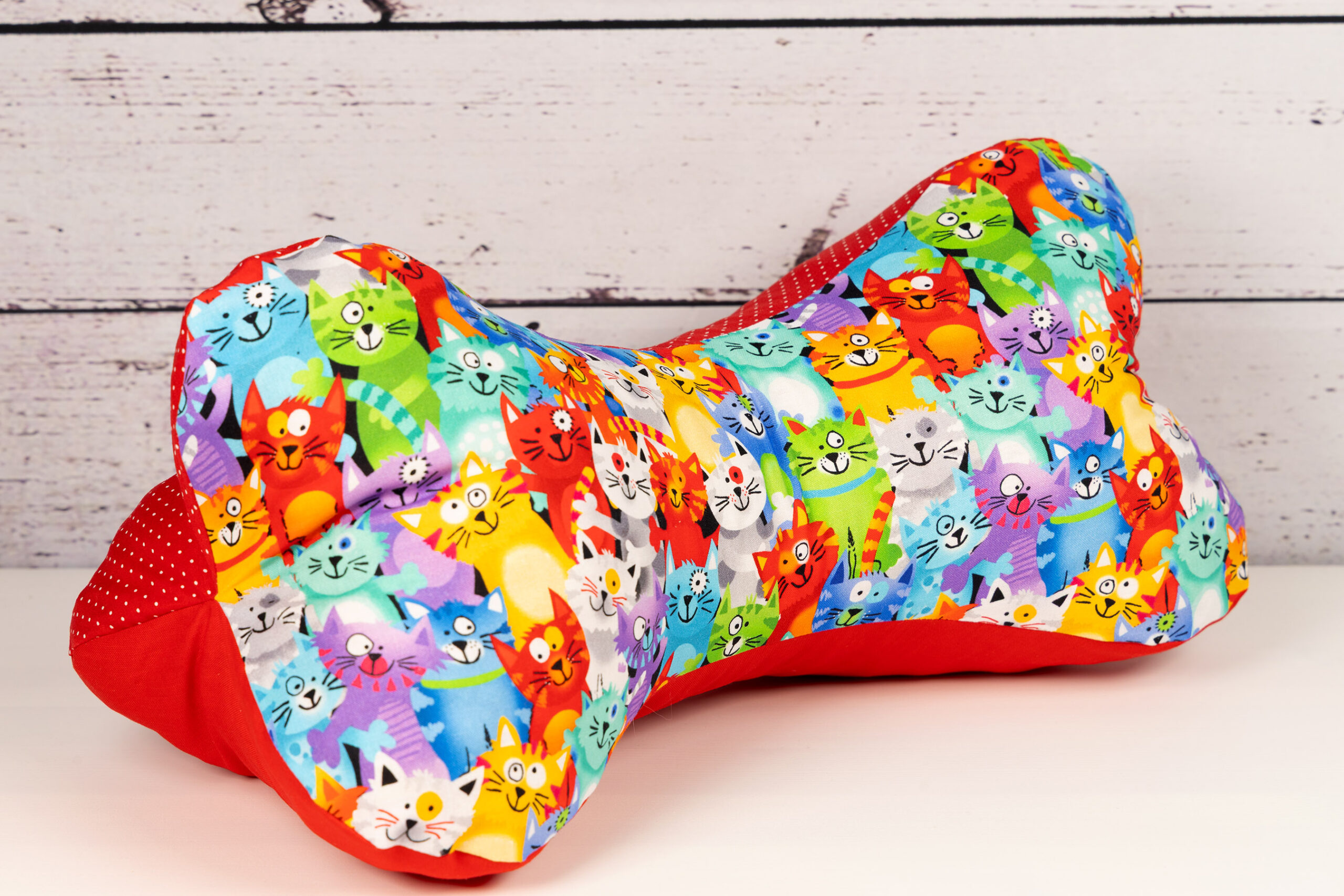 Leseknochen XL (42 x 22 cm) - Bunte Katzen 2 Red Edition - SALE